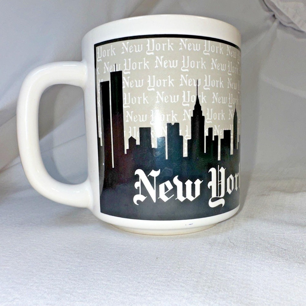 VTG New York City Skyline Twin Towers Trade Center Coffee Tea Mug Cup NWOT
